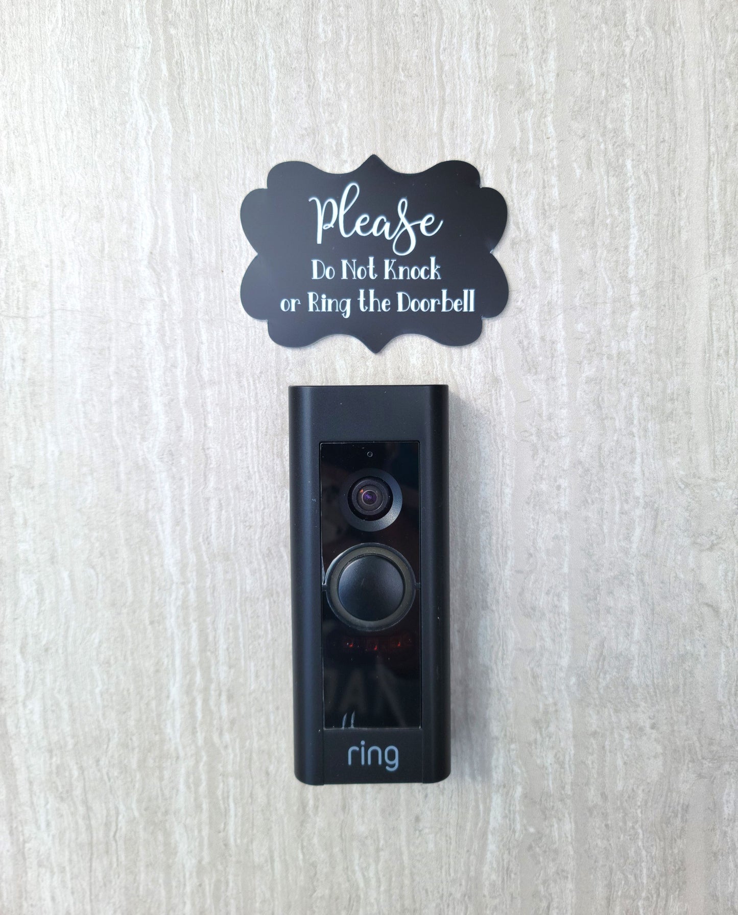 Please Do Not Knock or Ring the Doorbell Scalloped Sign